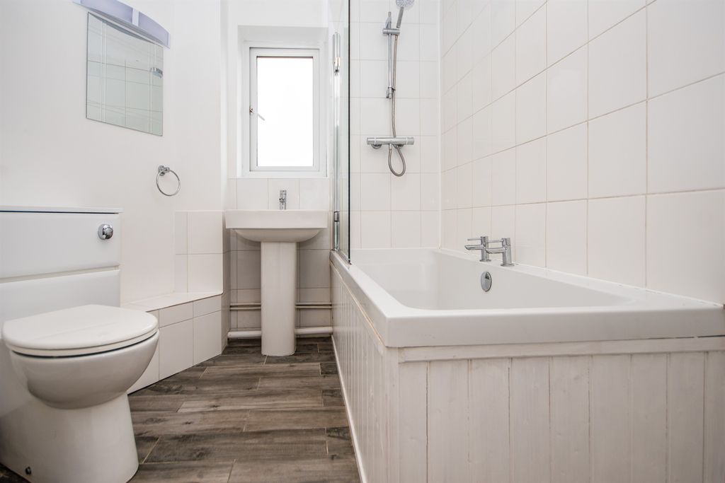 Additional image 9 of 2 bed flat for saleHigh Street, Rothwell, Kettering NN14