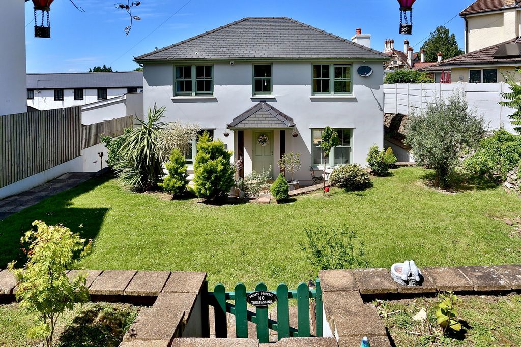 Property photo 1 of 32