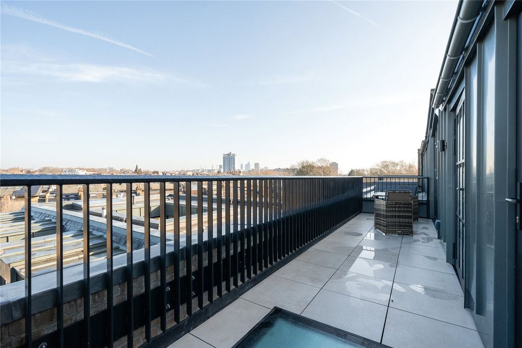 Property photo 3 of 13 Balcony