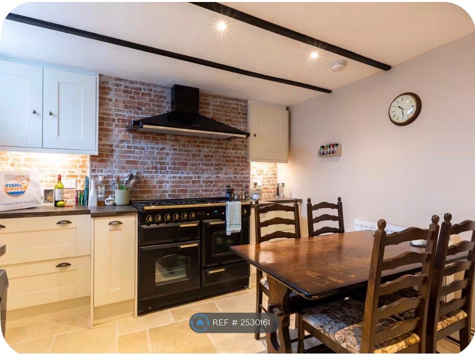 Property photo 3 of 17 Kitchen With Range Cooker