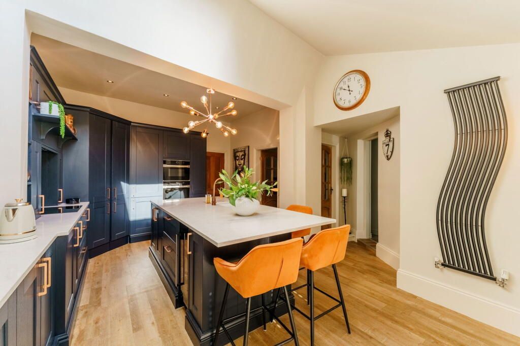 Property photo 3 of 36