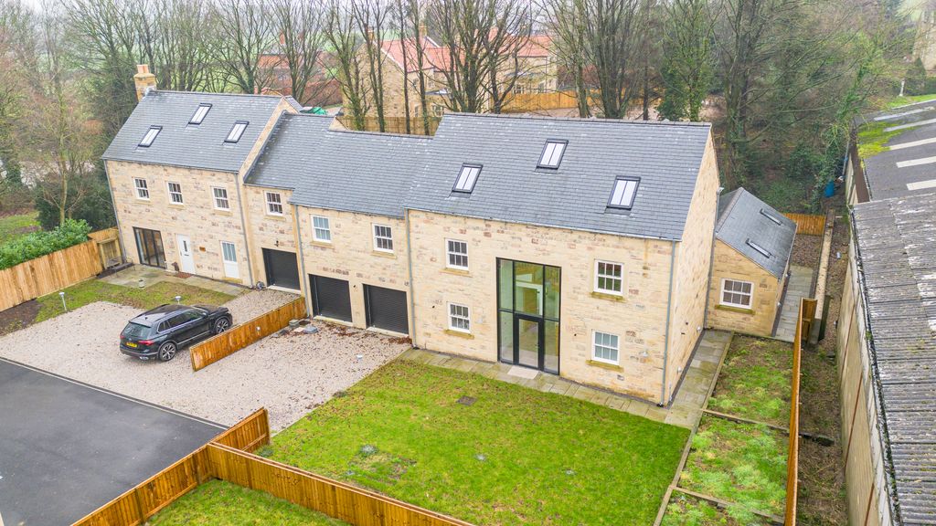 Property photo 3 of 28 Finghall4