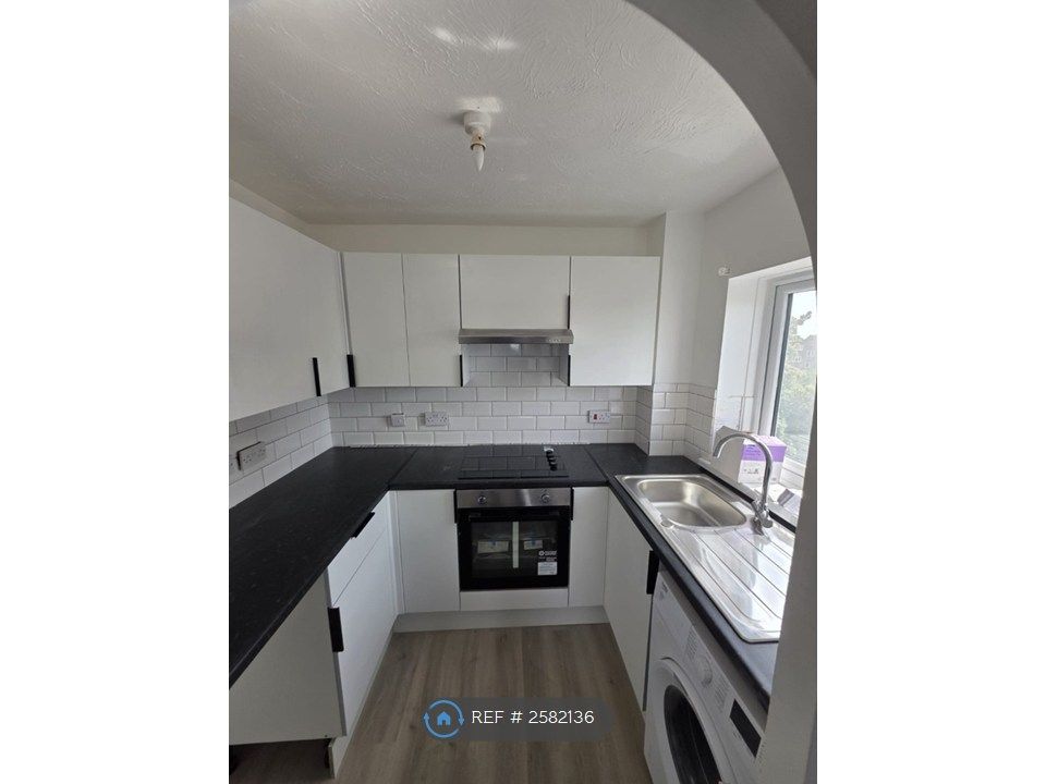 Property photo 1 of 6 Kitchen