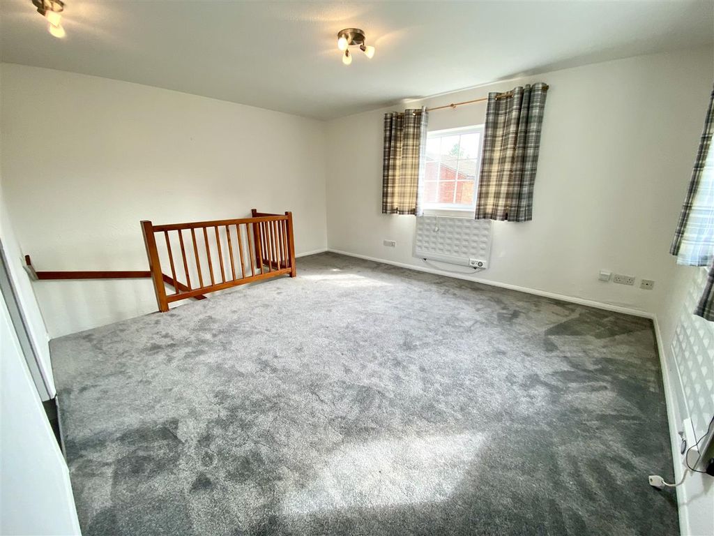Property photo 2 of 5 Studio