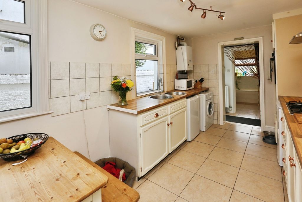 Property photo 3 of 17 Photo