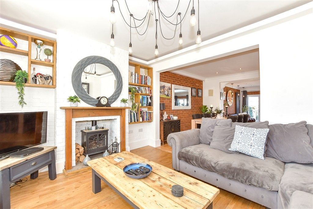 Property photo 1 of 15 Lounge