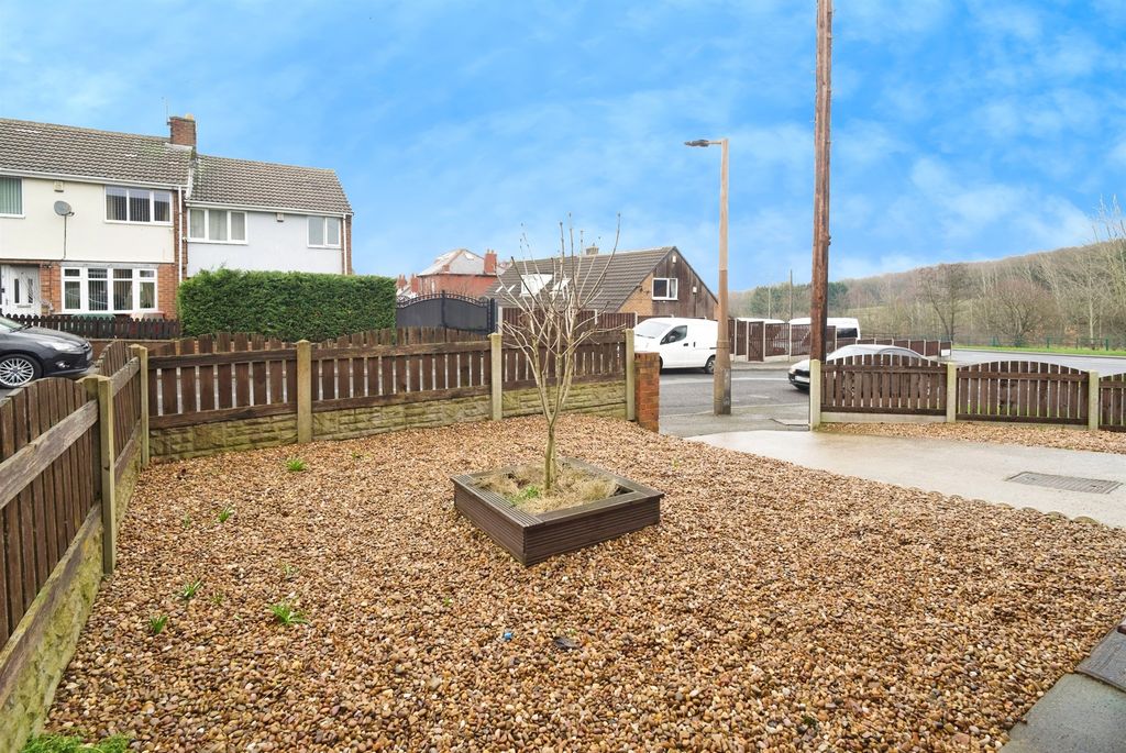 Property photo 2 of 25