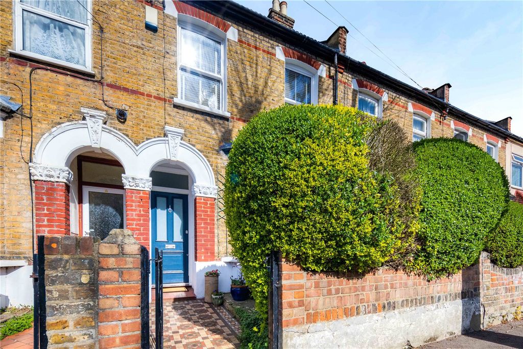 Property photo 1 of 18 Exterior