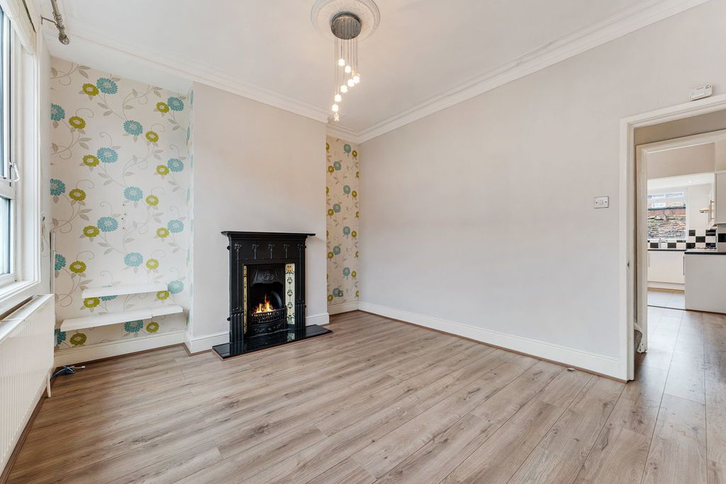 Property photo 3 of 27