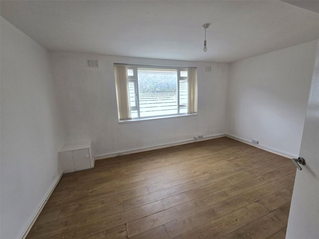 Property photo 3 of 9 Picture No. 06