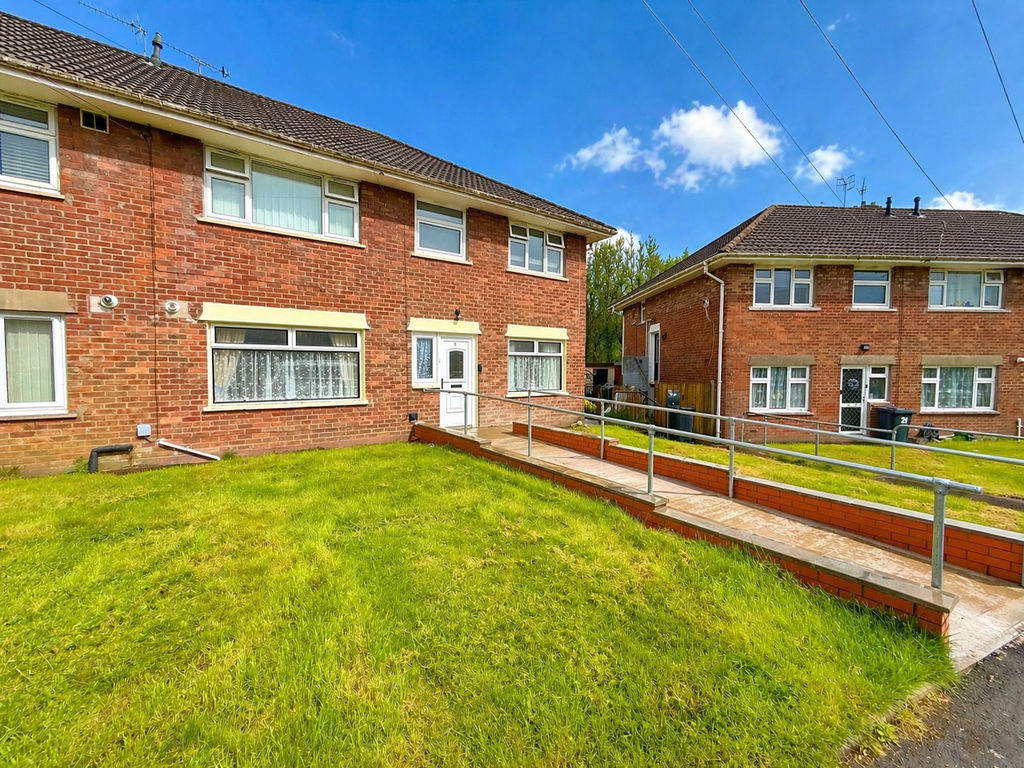 2 bed flat for saleTy Fry, Aberdare, Rhondda Cynon Taf CF44