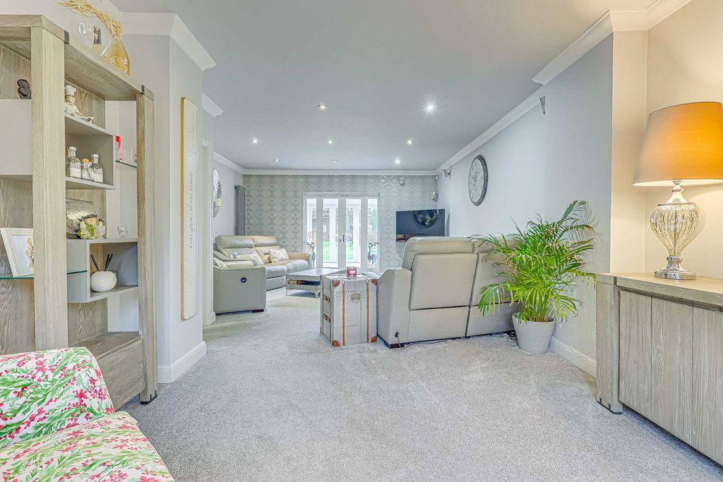 Property photo 3 of 31