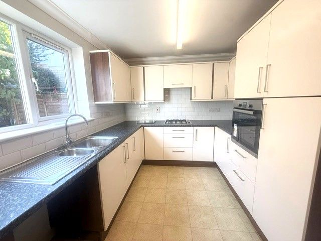 Property photo 2 of 12 Kitchen
