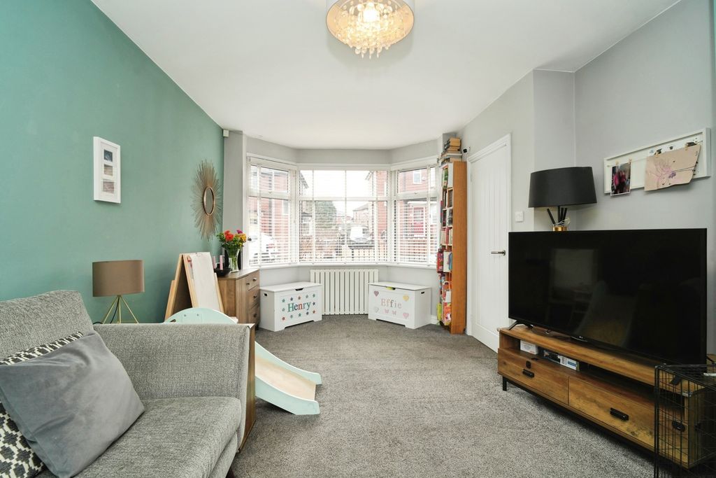 Property photo 2 of 17 Lounge