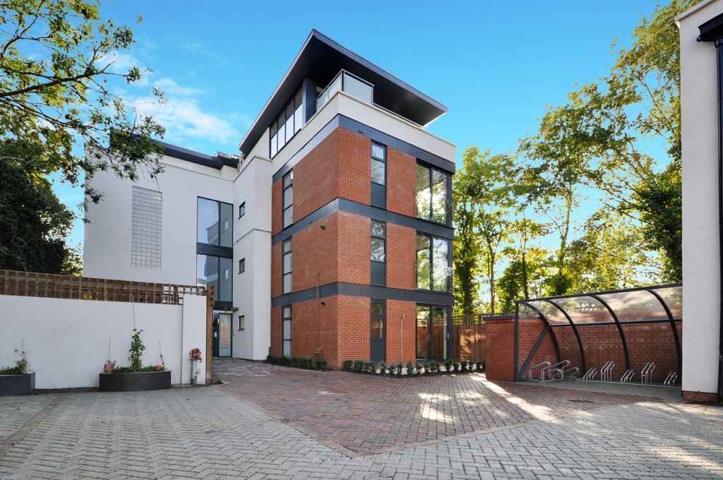 Property photo 1 of 12 External