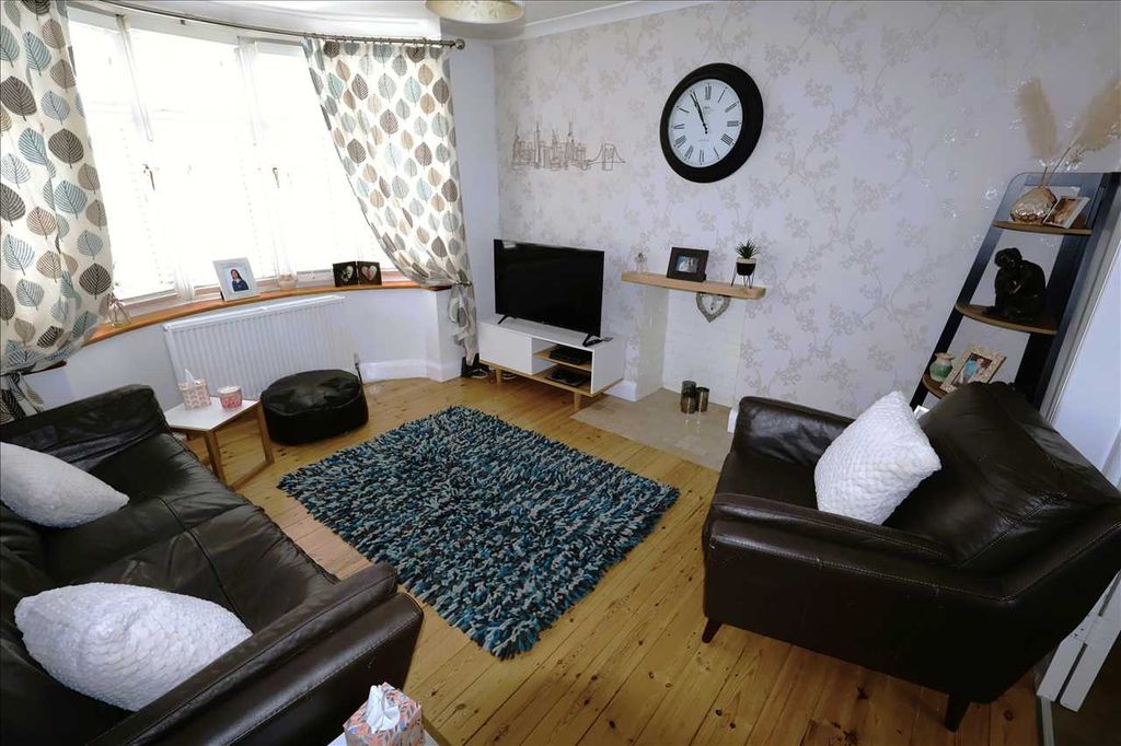 Property photo 2 of 21 Lounge