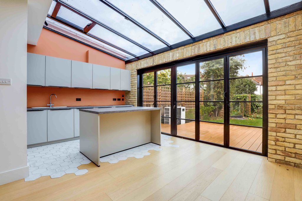 Property photo 2 of 8