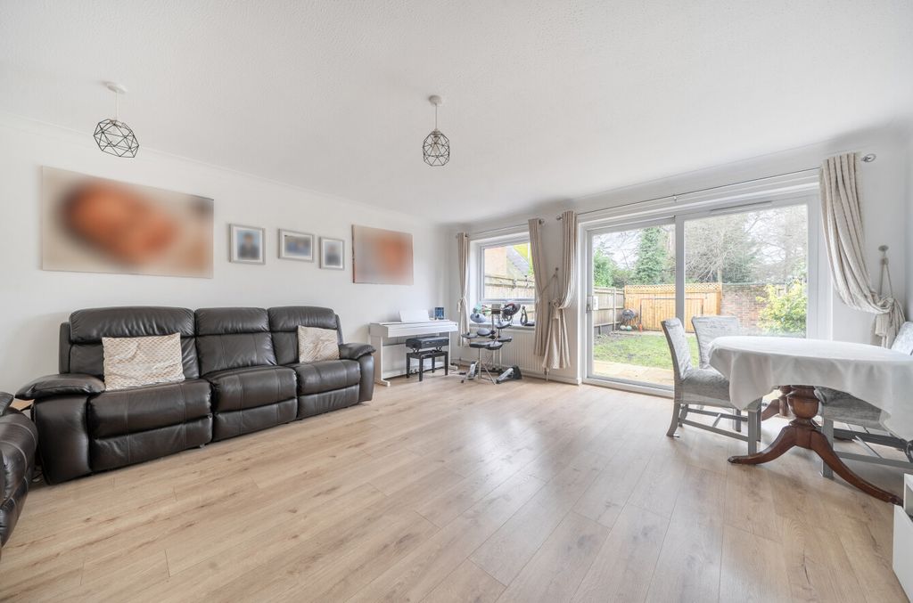 Property photo 2 of 12 1401369-10-697382...