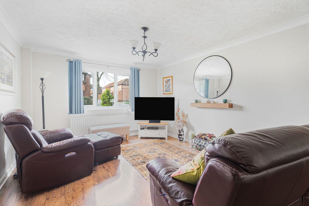 Property photo 2 of 26 Lounge