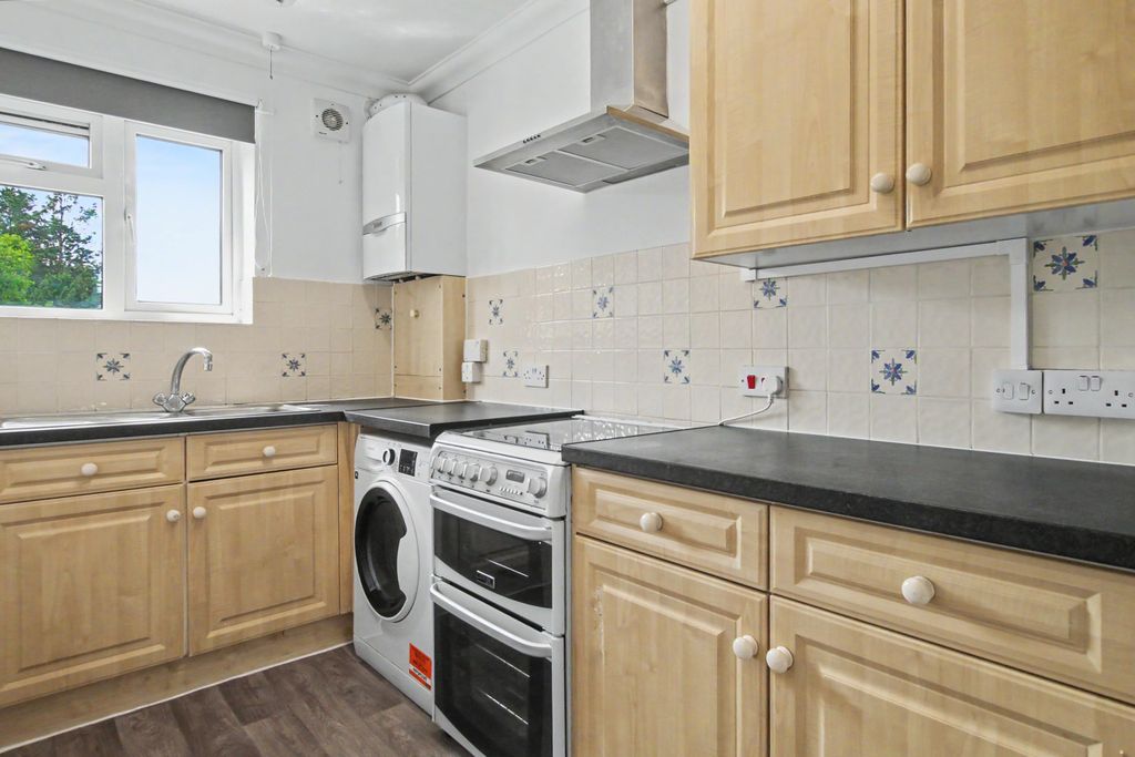 Property photo 3 of 8 3.Kitchen.Jpg