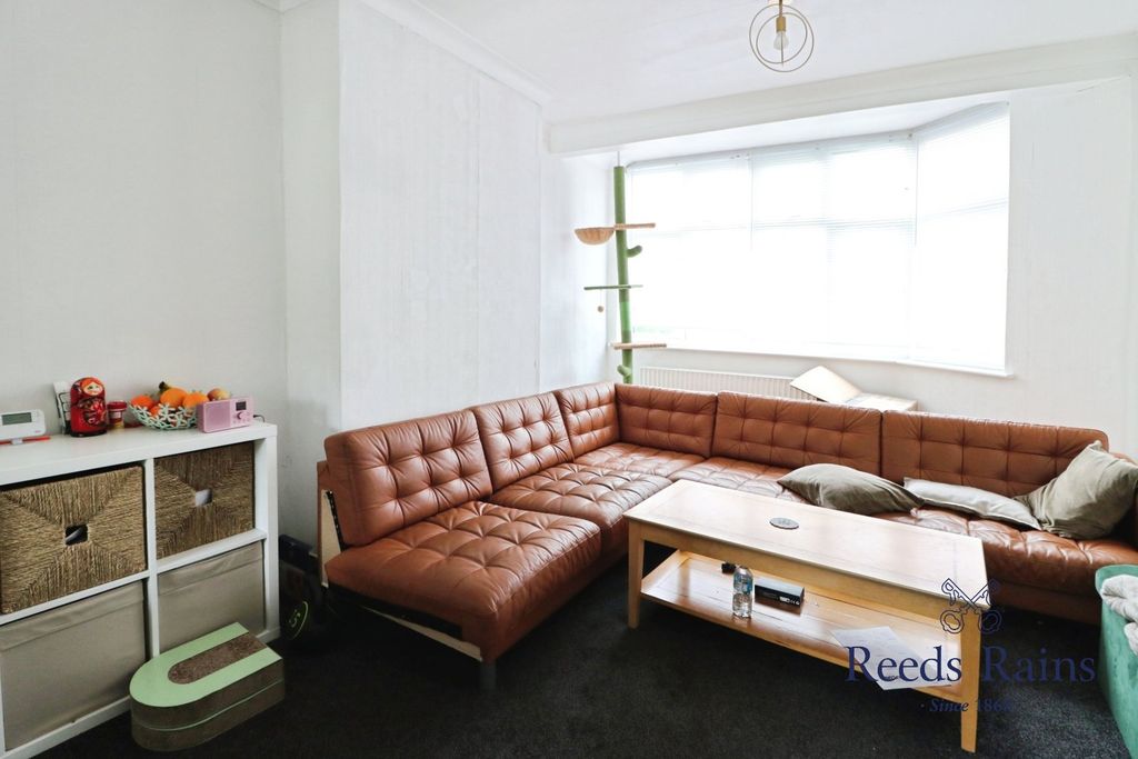 Property photo 2 of 13 Lounge