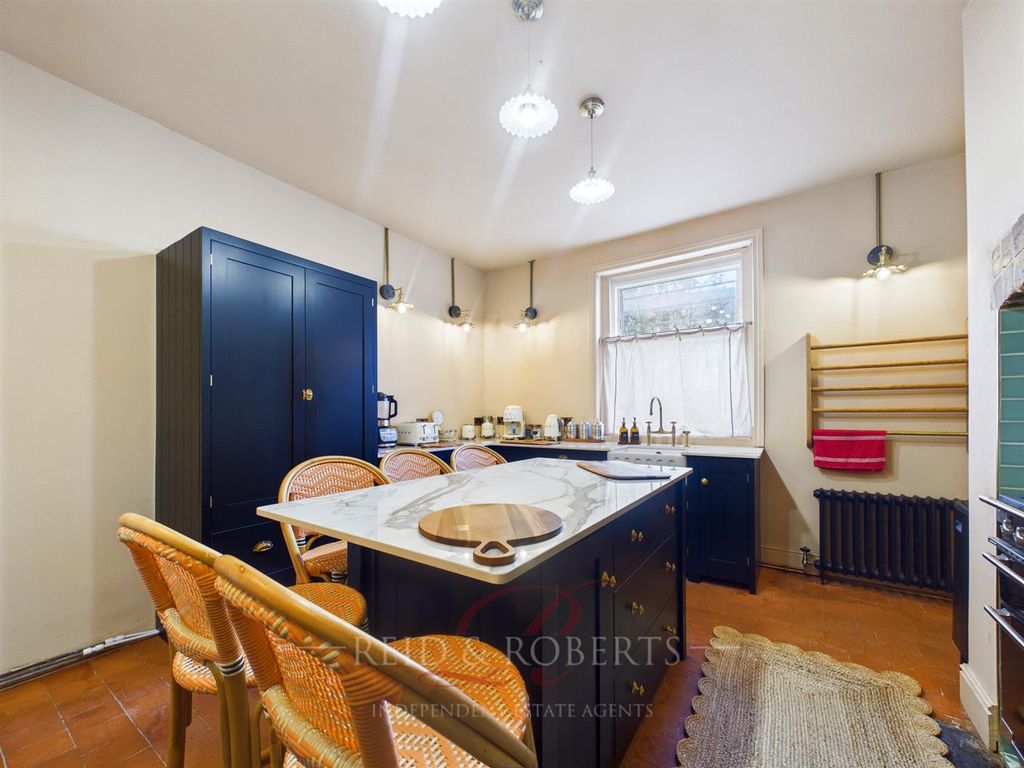 Property photo 2 of 28 Cam05148G0-Pr0150-Still036.Jpg