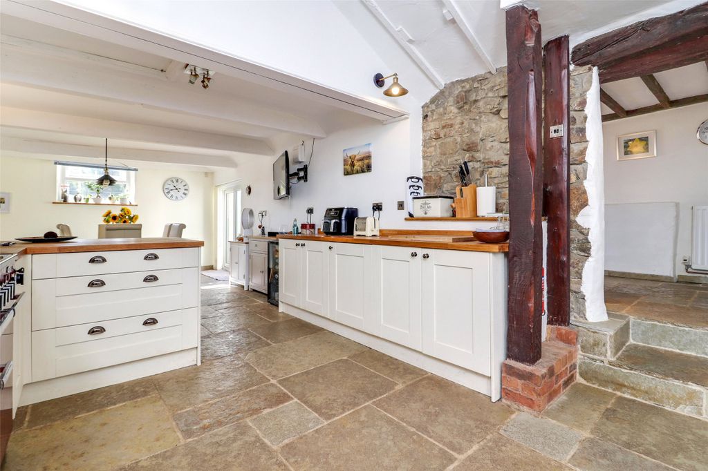 Property photo 3 of 51 Picture No. 33