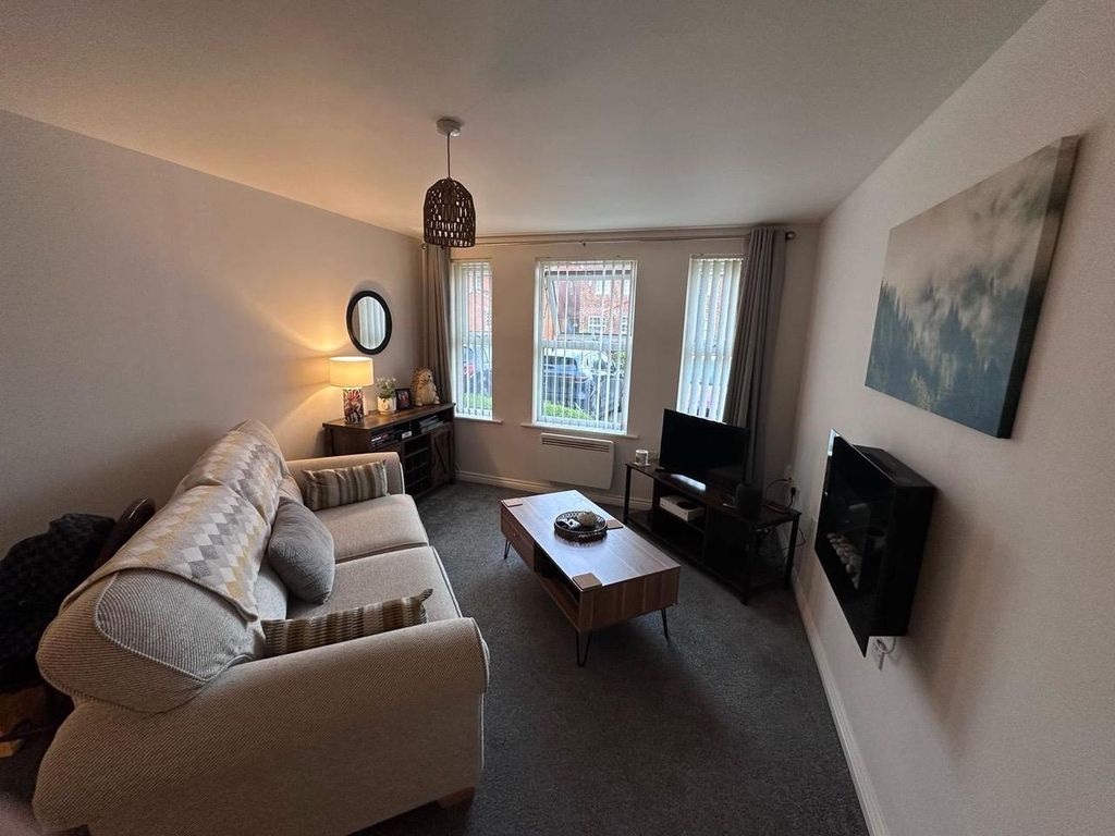 Property photo 3 of 6 Lounge