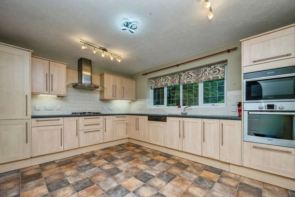 Property photo 2 of 47 Pbox-Img.Jpg