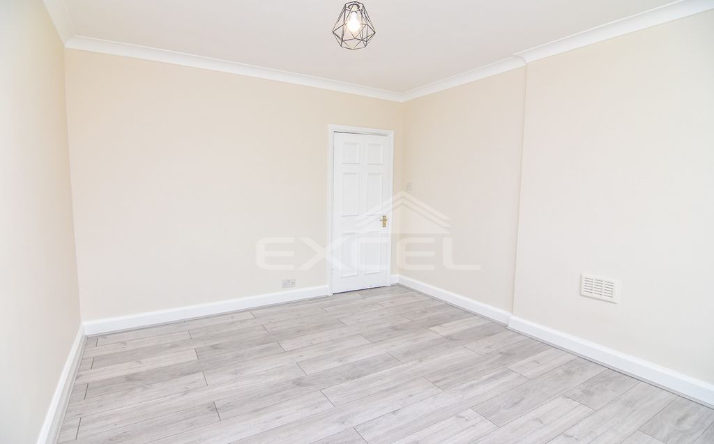 Property photo 3 of 7 Bedroom 1 (4)