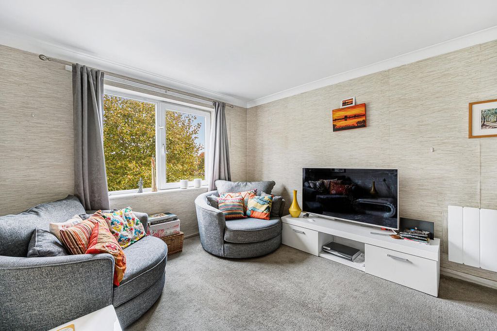 Property photo 3 of 11 Living Room