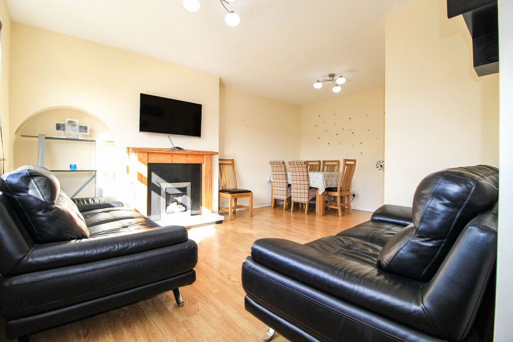 Property photo 3 of 18 Gallery