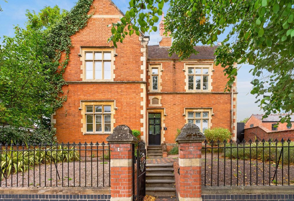 Property photo 1 of 39