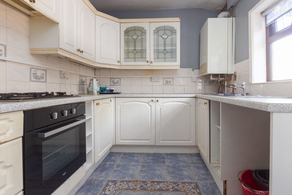 Property photo 3 of 14 296 Woodhouse Lane-5