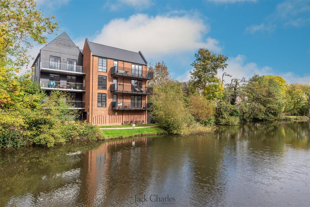 Property photo 2 of 24