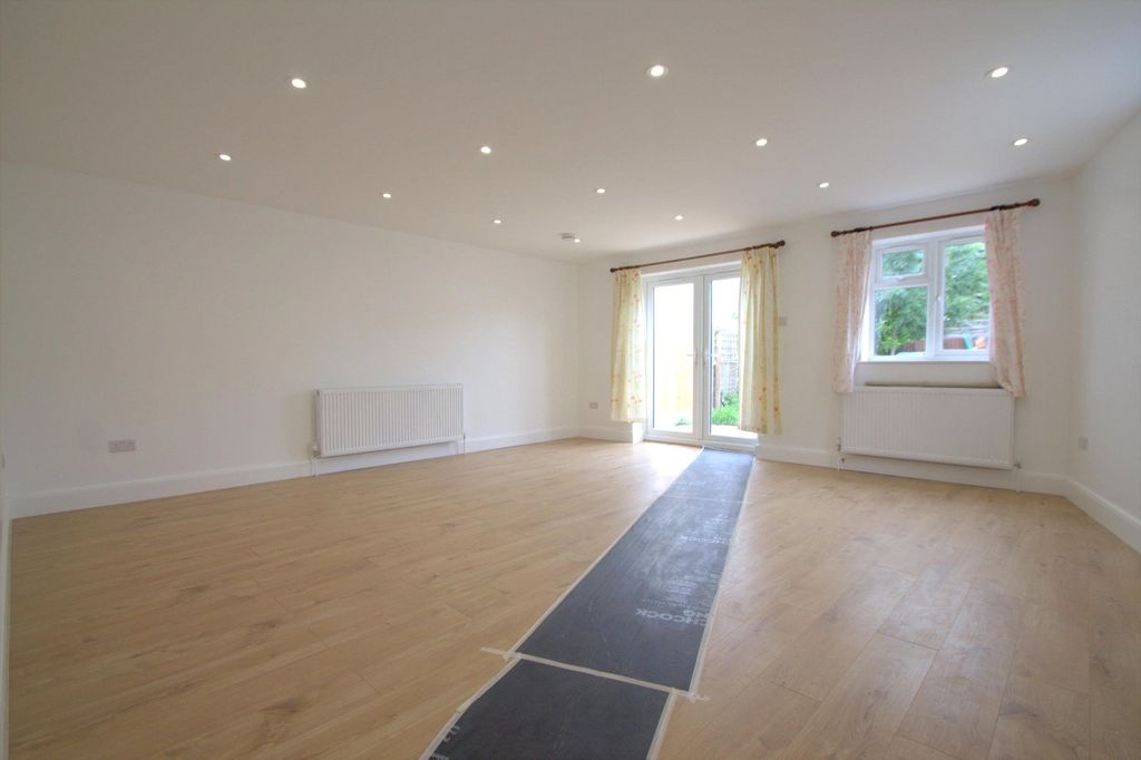 Property photo 2 of 11 Picture No. 02