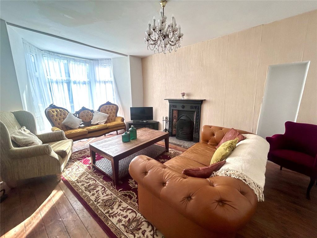 Property photo 2 of 14 Lounge