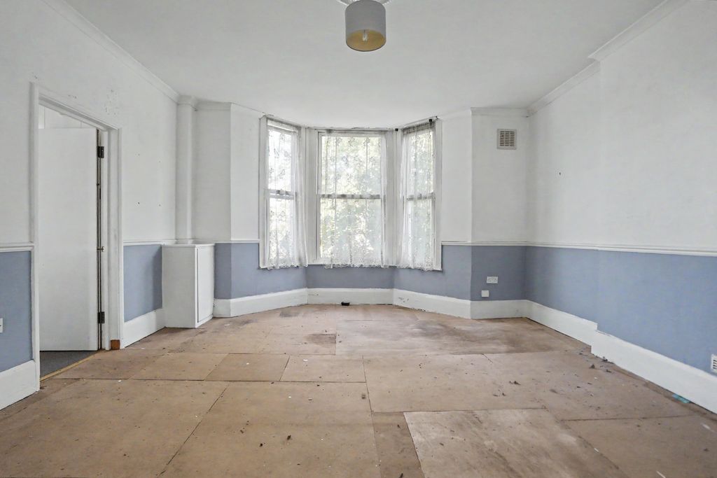 Property photo 2 of 12 15C Manor Park, Lewisham, London, Se13 5Qz