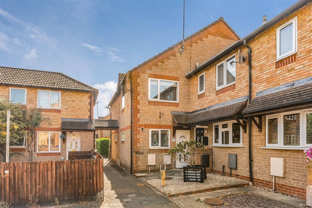 Property photo 1 of 12 33 Broome Way, Banbury-1.Jpg