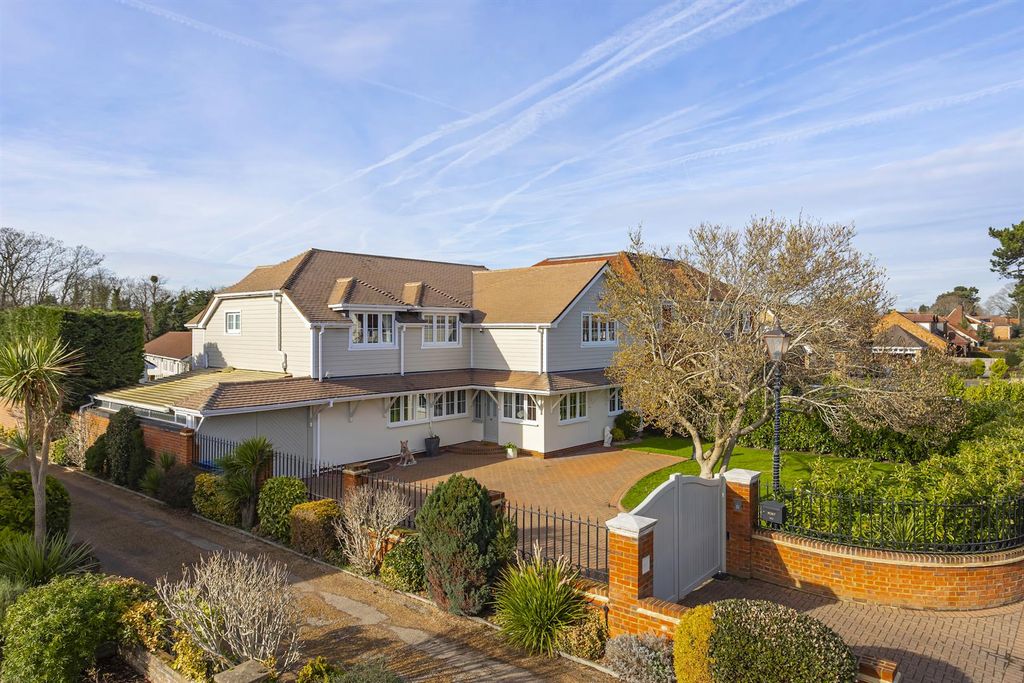 Property photo 1 of 32 Welleyroad_Web_1.Jpg