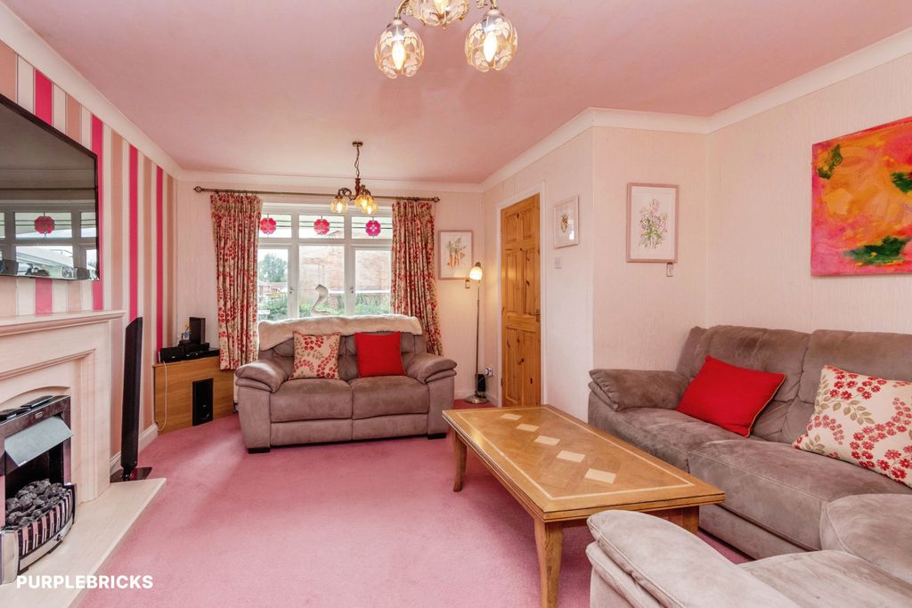 Property photo 2 of 25