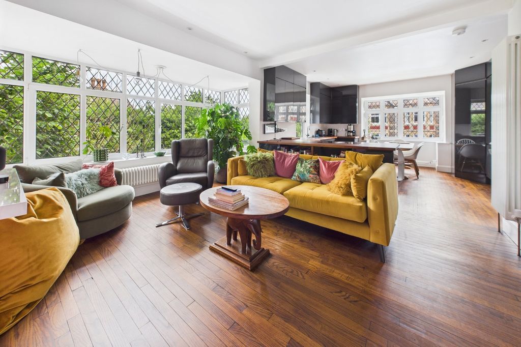 Property photo 2 of 15 Open Plan Living