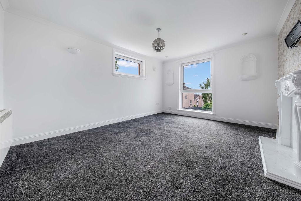 Property photo 2 of 27