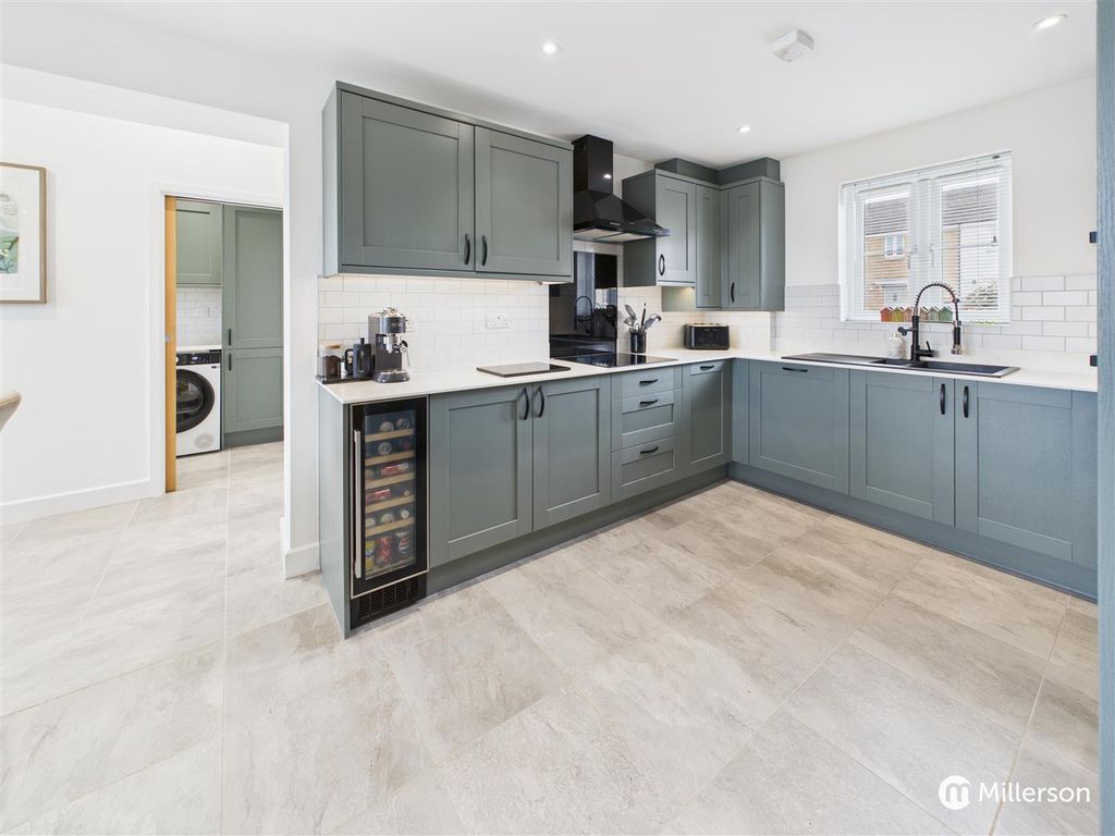 Property photo 3 of 18 Kitchen/Dining Room