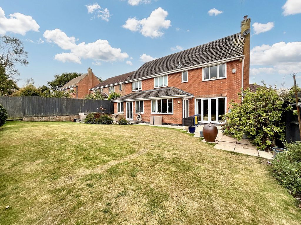 Property photo 2 of 33