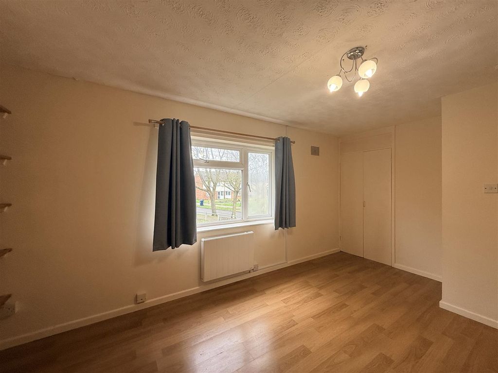 Property photo 3 of 10 Lounge/Dining