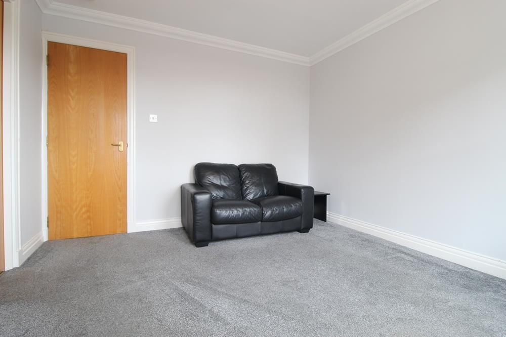 Property photo 3 of 9 Lounge Alt
