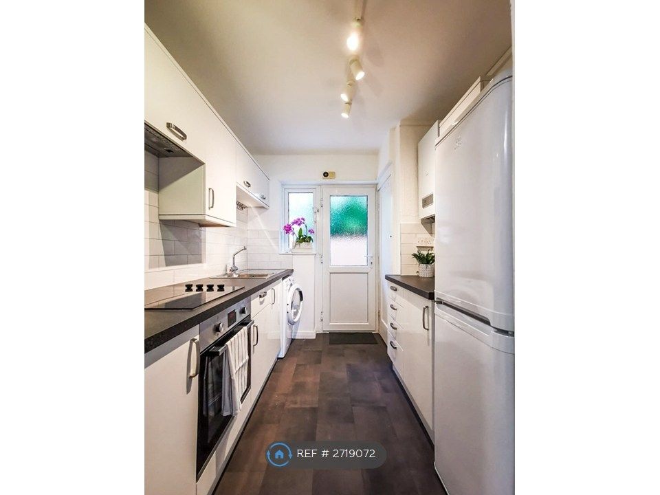 Property photo 1 of 10 Kitchen