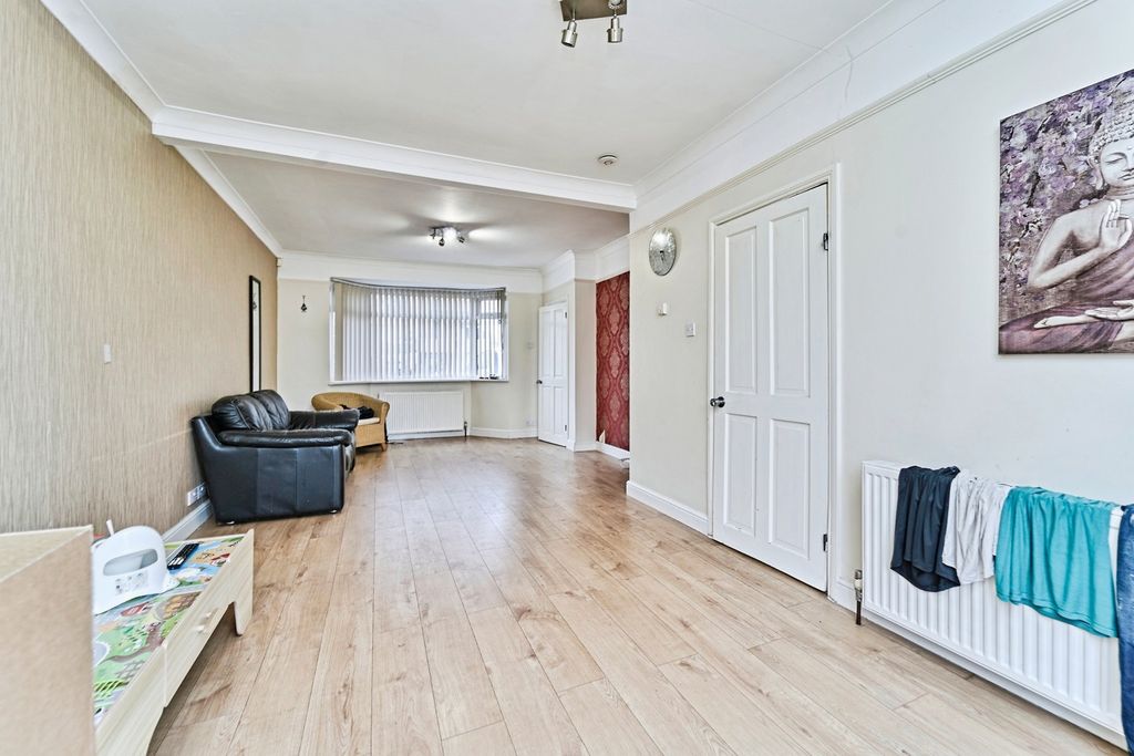 Property photo 3 of 17 Pbox-Img.Jpg