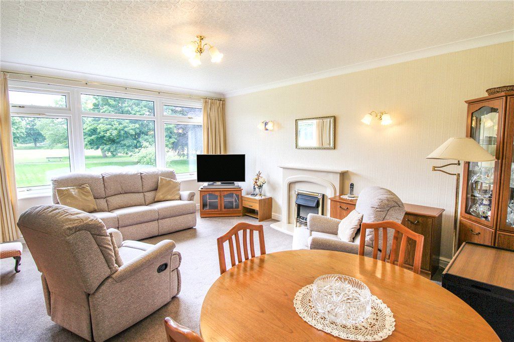 Property photo 2 of 14 Lounge
